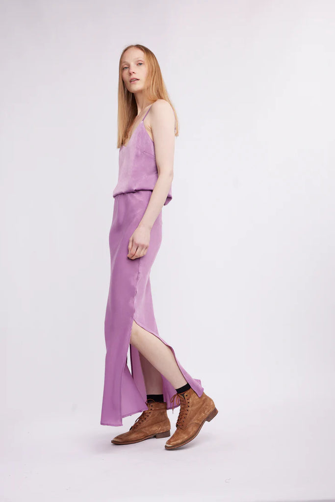 The Luna Maxi Skirt provides a beautiful and flowy bias cut for the perfect fit. The maxi length pairs nicely with the Molly cami, making this skirt perfect for either dressy or casual occasions.