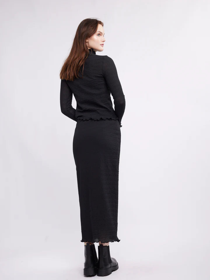 The Morgan 2nd Skin Top is designed to provide optimum comfort and fit. Constructed with spandex, this top hugs the curves of your body for a flattering, sexier shape. Its fitted turtleneck fabric ensures maximum comfort and flexibility.