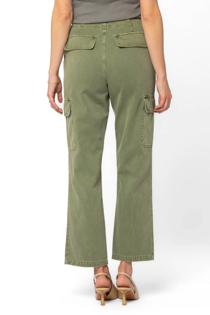 The Bradley Pants are crafted from 100% cotton twill and come with a wealth of functional features. These cargo pants include two front pork chop pockets, two back pockets and the requisite cargo pockets.