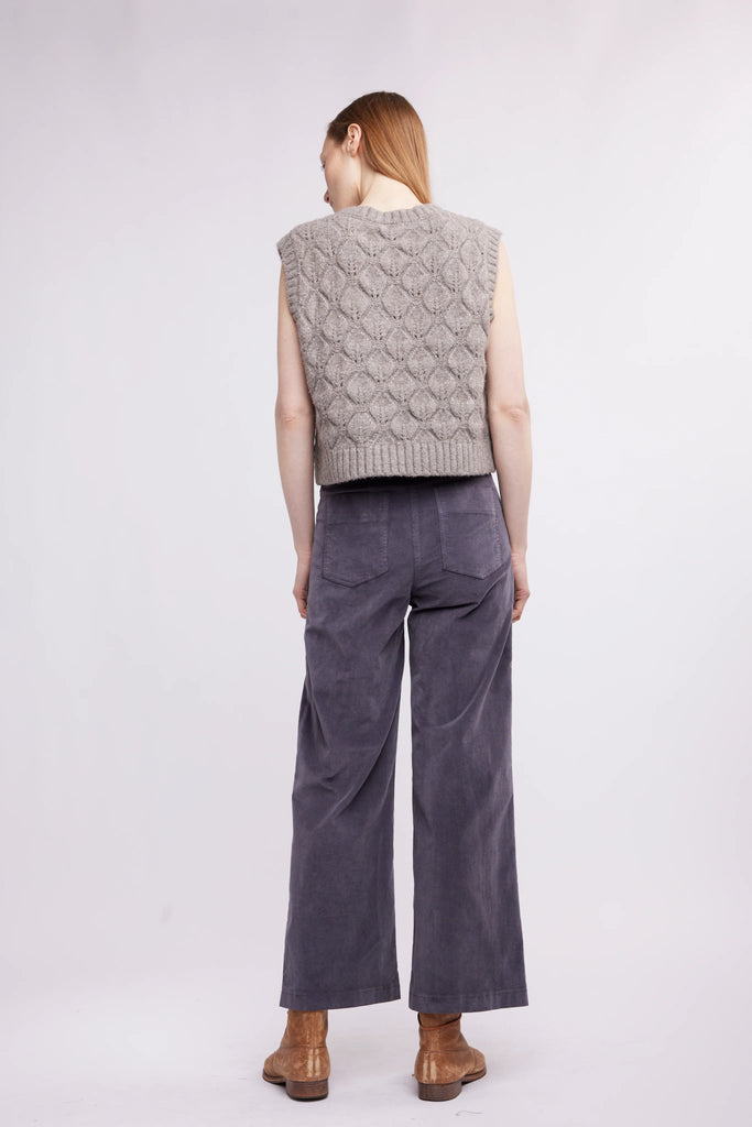 The Sienna Sweater Vest is the perfect staple for your fall wardrobe. This casually stylish vest provides a cool comfort that looks great with the Aria Pants. Add an effortless yet trendy vibe to your wardrobe.