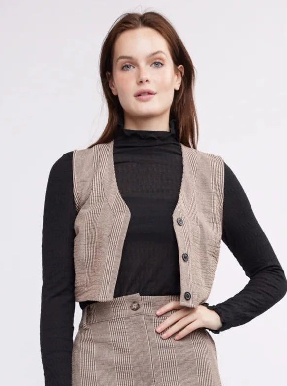 The Lin Crop Vest features a stylish three-button design, with crisp khaki and black stripes. Perfect for pairing with the Caroline Pants. Make a fashionable impression with the Lin Crop Vest.