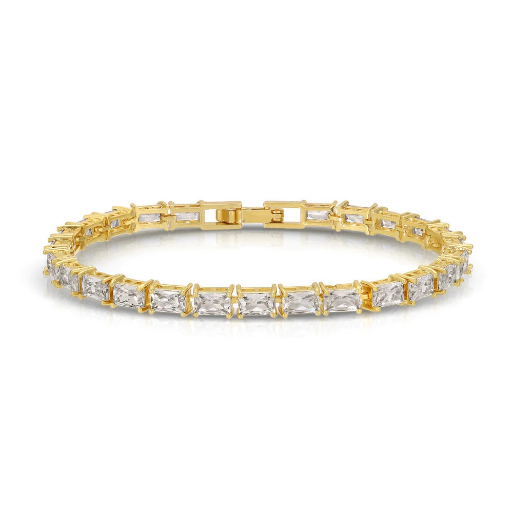 Lookin Fine Bracelet in gold. Simple and perfect at the same time! Add this gorgeous bracelet to any of your stacks for extra shine. 7 Inches 14k Gold plating over brass