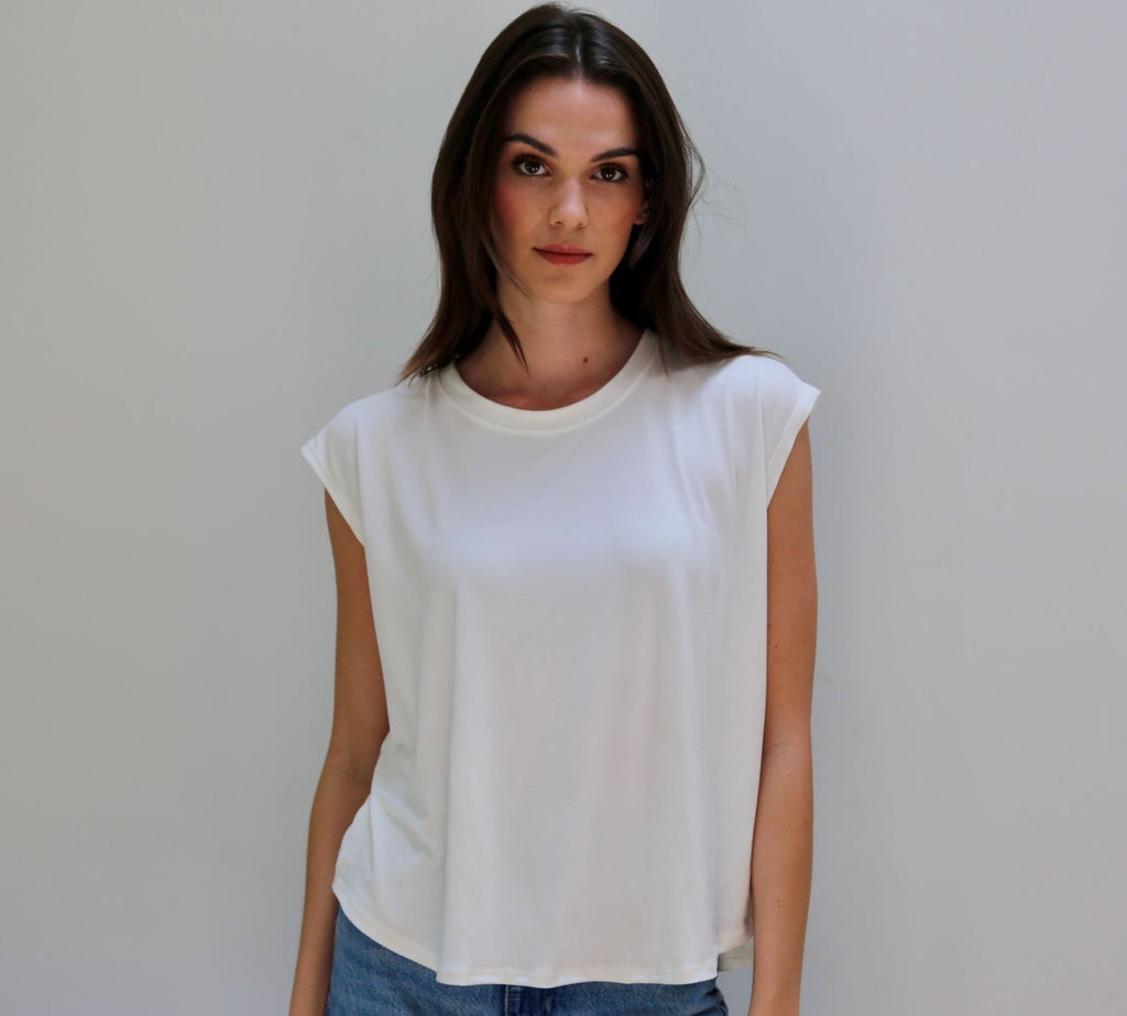 Lizza short sleeve Tee in ivory color.